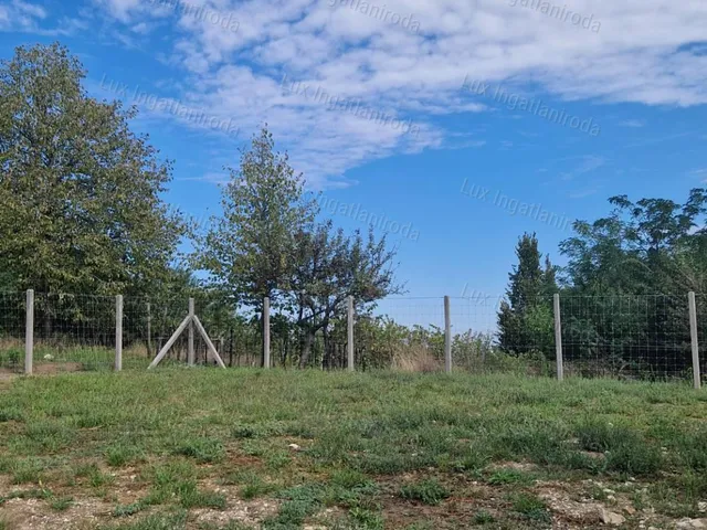 Eladó telek Tokod 2046 nm