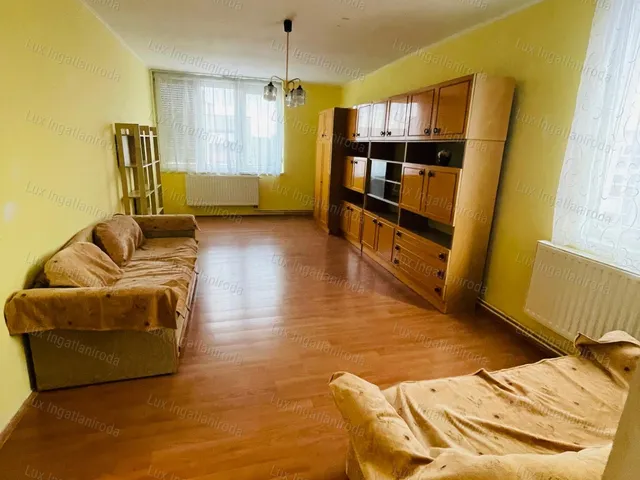 Eladó lakás Komárom 57 nm
