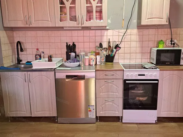 Eladó lakás Oroszlány 62 nm