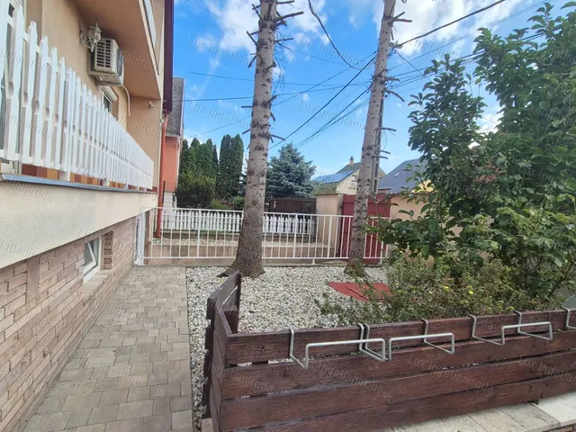 Eladó ház Oroszlány 105 nm