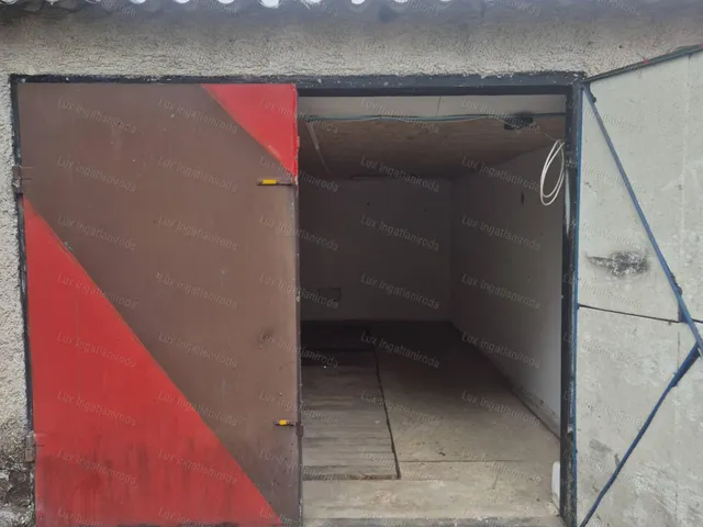 Eladó garázs Oroszlány 21 nm