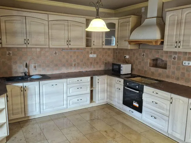 Eladó ház Piliscsév 120 nm