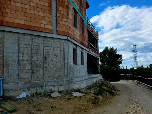 Eladó lakás Oroszlány 27 nm