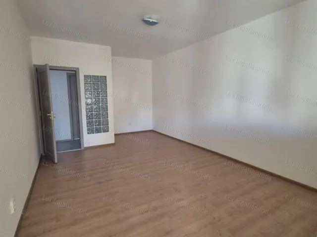 Eladó lakás Oroszlány 54 nm