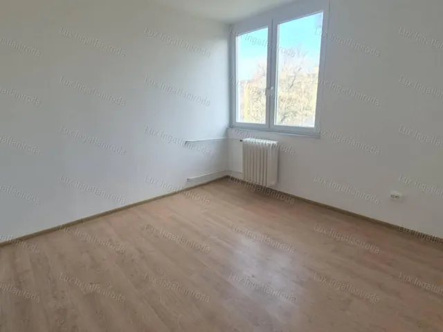 Eladó lakás Oroszlány 54 nm