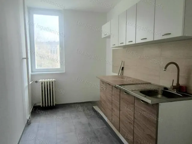 Eladó lakás Oroszlány 54 nm