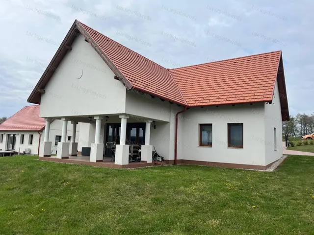 Eladó ház Vértessomló 127 nm