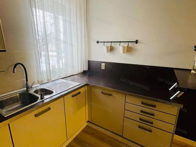 Eladó lakás Komárom 66 nm