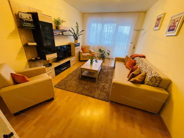 Eladó lakás Komárom 64 nm