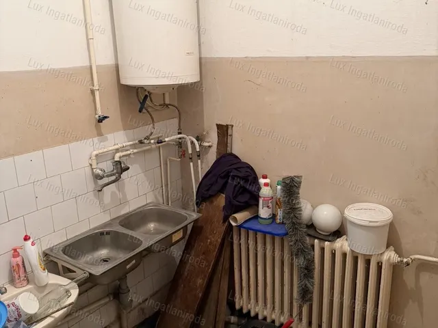 Eladó kereskedelmi és ipari ingatlan Tatabánya 208 nm