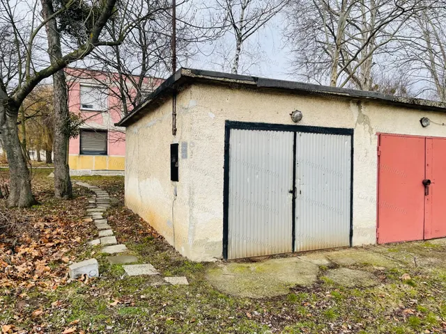 Eladó garázs Tatabánya 20 nm