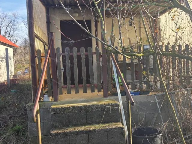 Eladó mezőgazdasági ingatlan Oroszlány 1896 nm