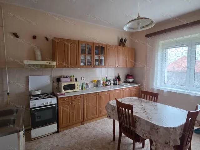 Eladó ház Oroszlány 98 nm