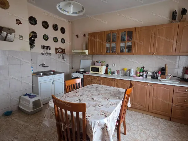 Eladó ház Oroszlány 98 nm