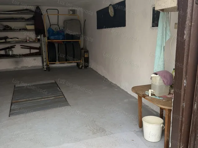 Eladó garázs Tatabánya 20 nm