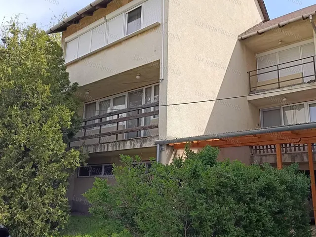 Eladó ház Oroszlány 300 nm