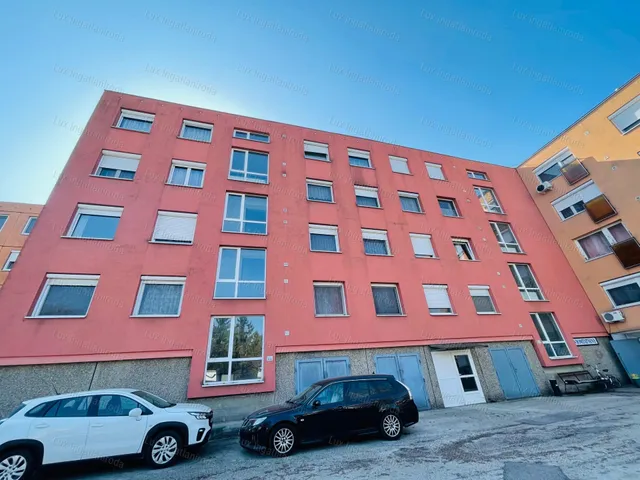 Eladó lakás Komárom 64 nm