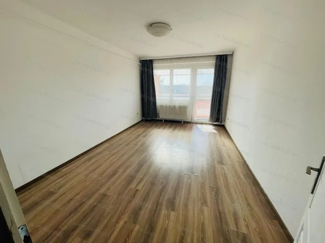 Eladó lakás Komárom 64 nm