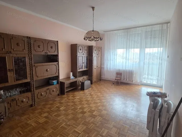 Eladó lakás Oroszlány 53 nm