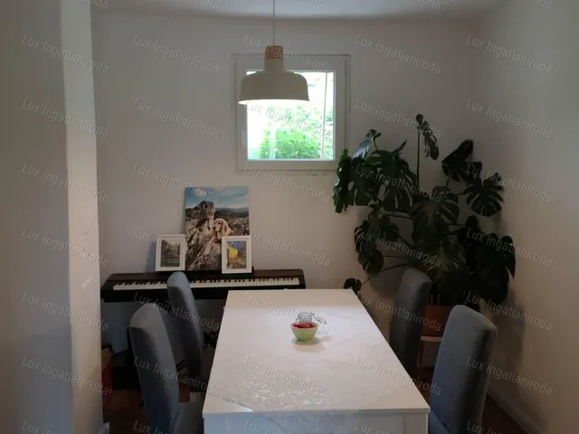 Eladó ház Úny 40 nm