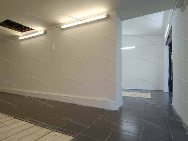 Eladó garázs Oroszlány 42 nm