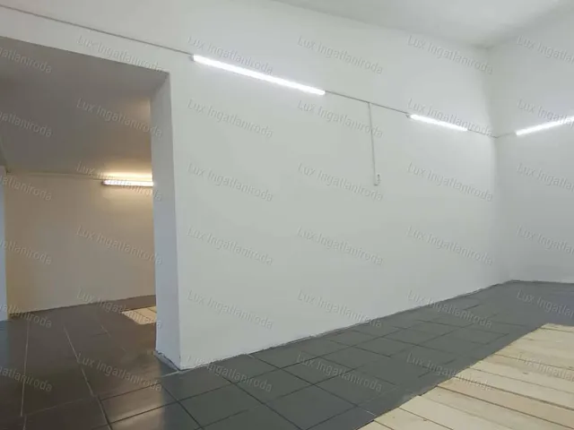 Eladó garázs Oroszlány 42 nm