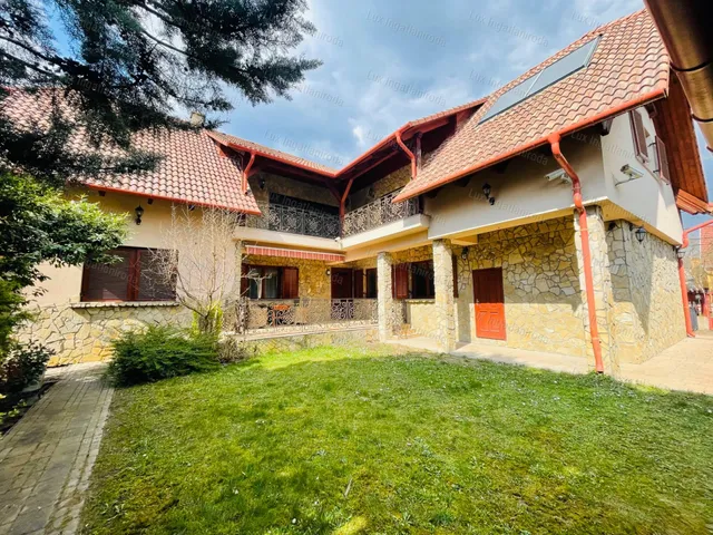 Eladó ház Komárom 244 nm