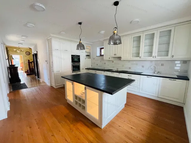 Eladó ház Komárom 244 nm