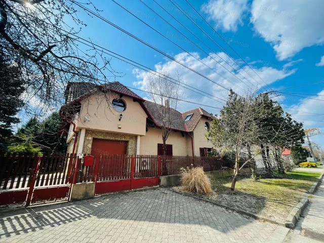 Eladó ház Komárom 244 nm