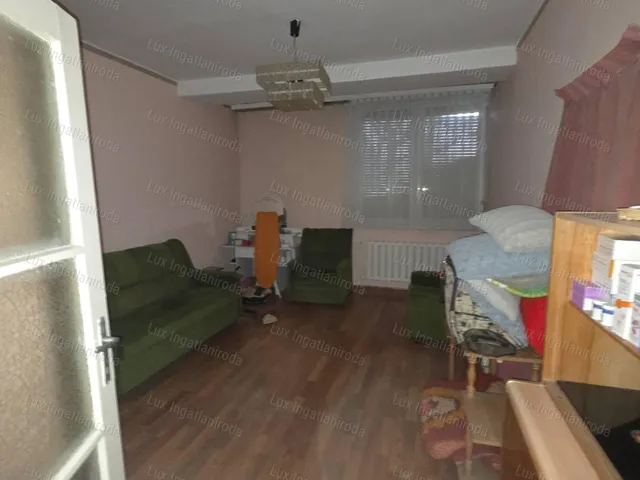 Eladó lakás Oroszlány 74 nm