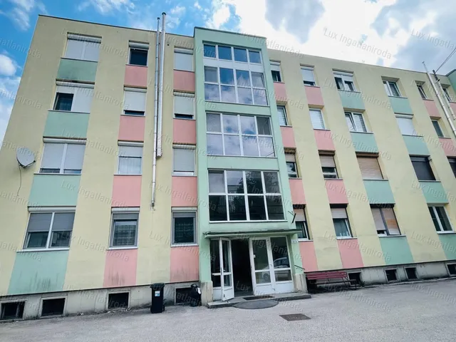Eladó lakás Komárom 54 nm