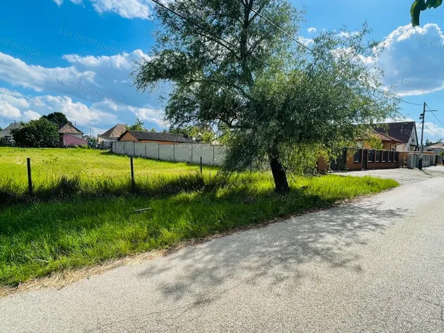 Eladó telek Komárom 651 nm
