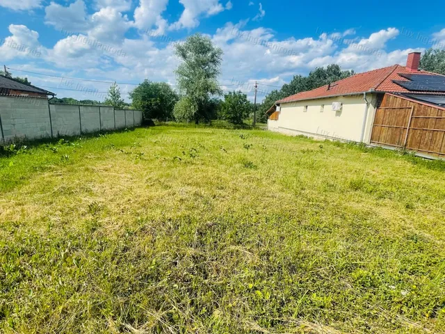 Eladó telek Komárom 651 nm