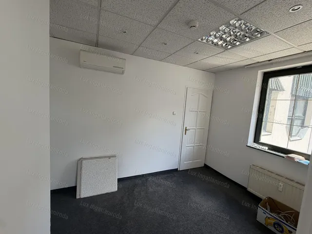 Kiadó kereskedelmi és ipari ingatlan Tatabánya 103 nm