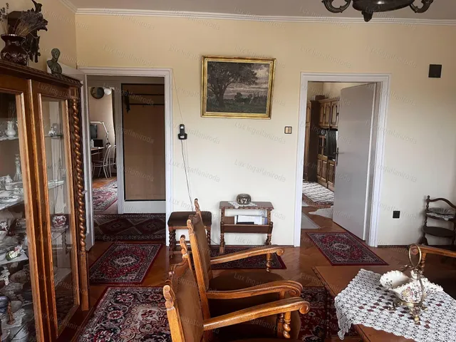 Eladó lakás Oroszlány 74 nm
