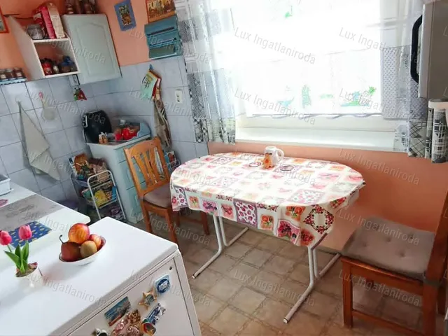 Eladó lakás Oroszlány 53 nm