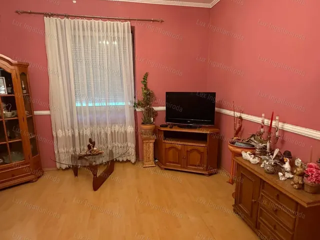 Eladó lakás Oroszlány 53 nm