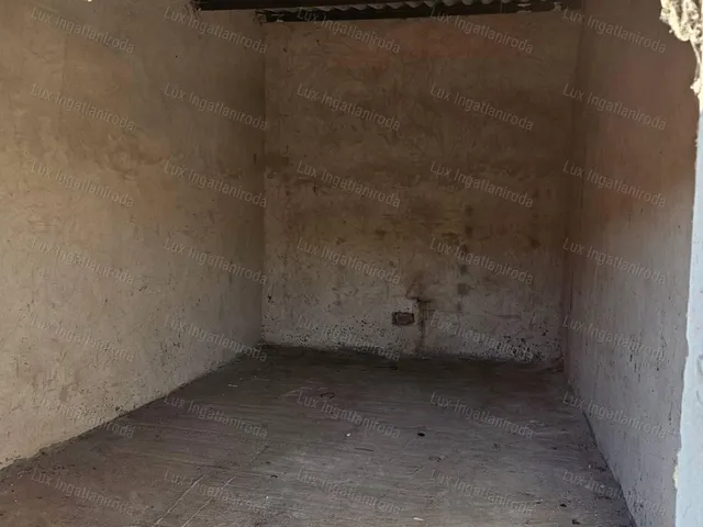 Eladó garázs Oroszlány 21 nm