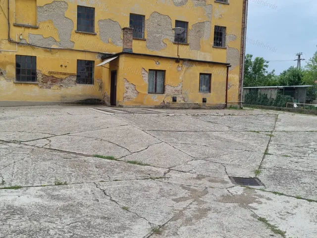 Eladó kereskedelmi és ipari ingatlan Mór 1528 nm