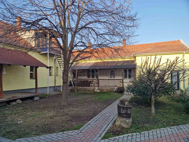 Eladó ház Ercsi 260 nm
