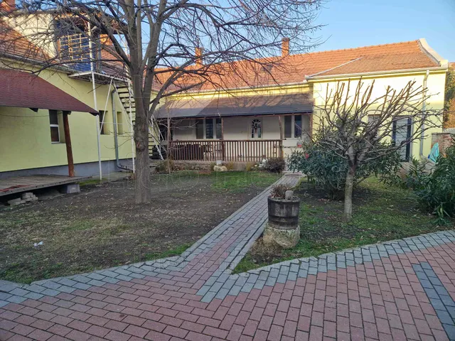 Eladó ház Ercsi 260 nm