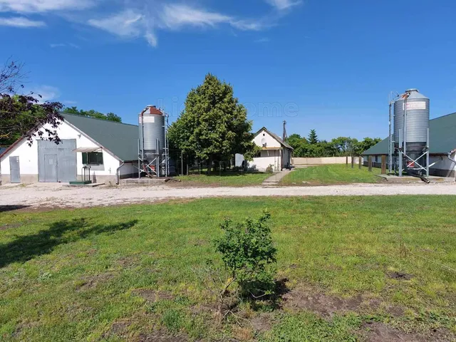 Eladó kereskedelmi és ipari ingatlan Gárdony, Dinnyés 1054 nm