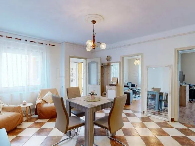 Eladó ház Székesfehérvár, Szedreskert 265 nm