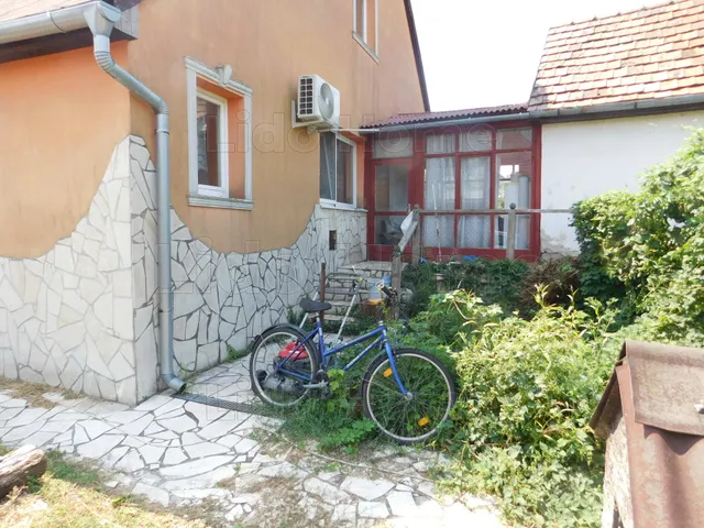 Eladó ház Székesfehérvár, Őrhalmiszőlők 124 nm