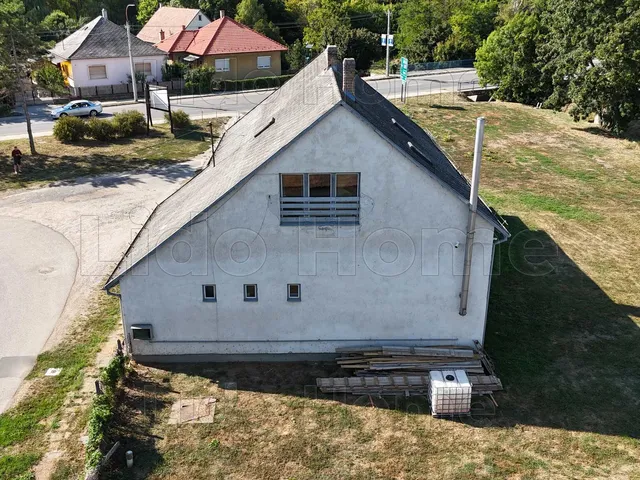 Eladó kereskedelmi és ipari ingatlan Martonvásár 200 nm