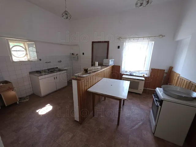 Eladó kereskedelmi és ipari ingatlan Jenő 164 nm