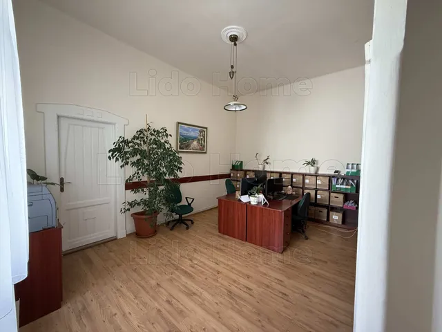 Eladó lakás Székesfehérvár, Belváros 172 nm