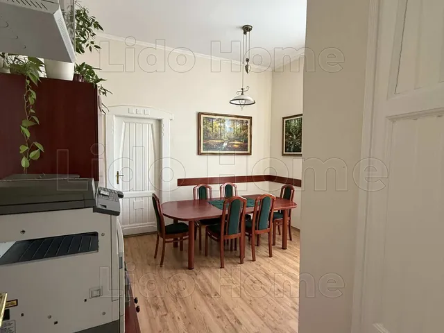 Eladó lakás Székesfehérvár, Belváros 172 nm