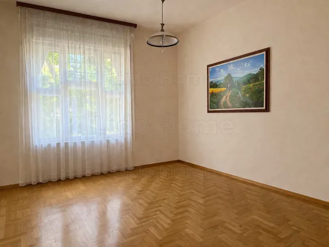 Eladó lakás Székesfehérvár, Belváros 172 nm
