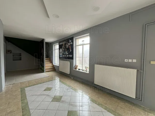 Eladó kereskedelmi és ipari ingatlan Várpalota 151 nm